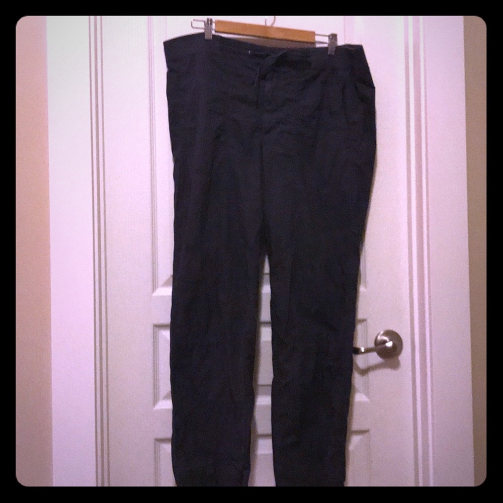 Lou & Grey drawstring waist pant.